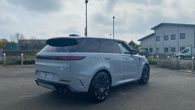 Land Rover Range Rover Sport 4.4 P635 V8 SV 5dr Auto Petrol Estate - Image 22